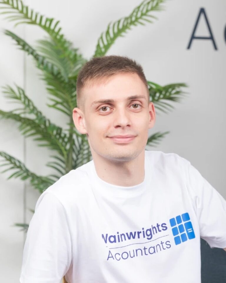 Jack Swift, Accounts assistant