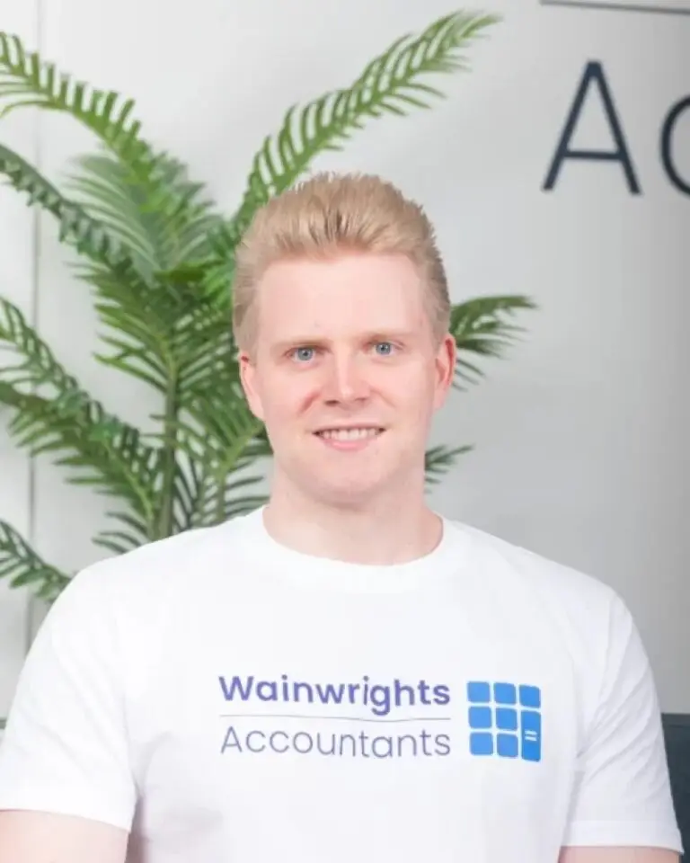 Jamie Cartledge, Senior accountant